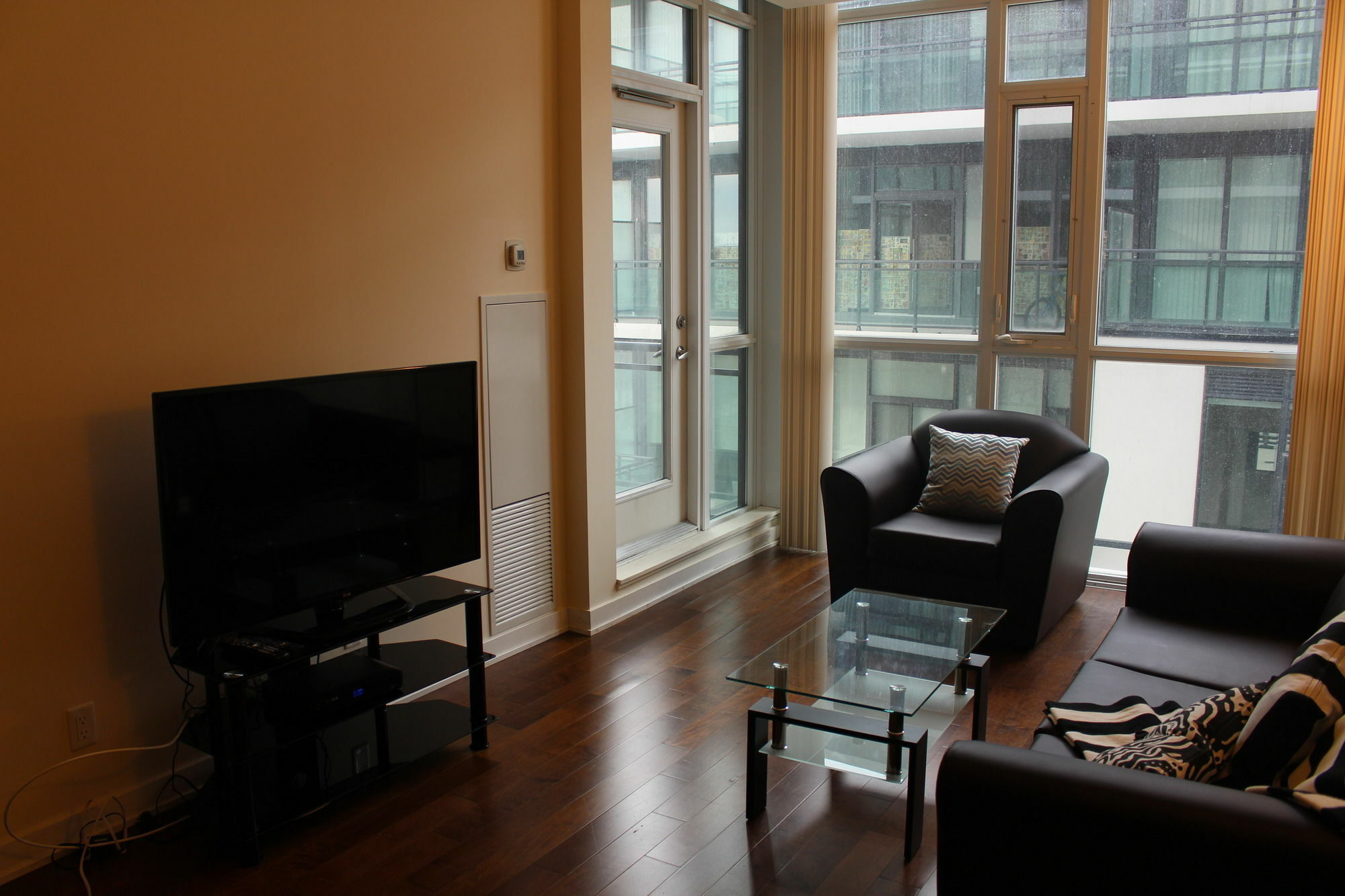 Custom Luxury Suite - By Elite Suites Mississauga Ngoại thất bức ảnh