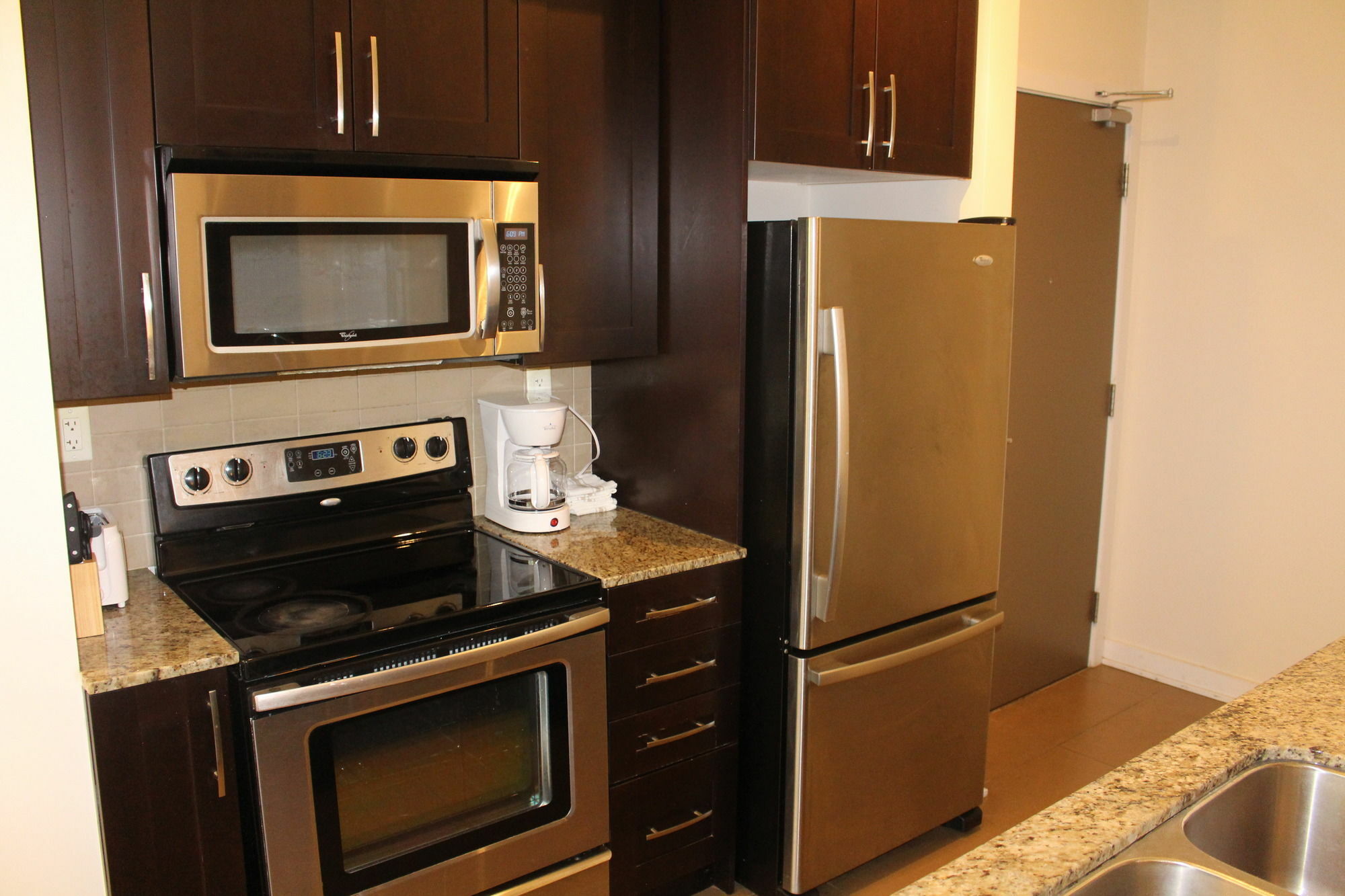 Custom Luxury Suite - By Elite Suites Mississauga Ngoại thất bức ảnh